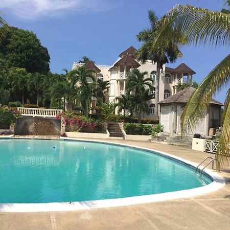 Sky Castles Apt J3 โอโชรีโอส ภายนอก รูปภาพ